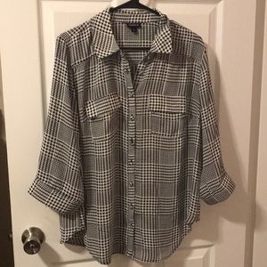 Torrid size 0 houndstooth button up blouse.